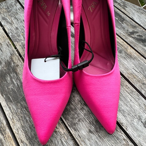 NWT Zara Pink Satin Pointy Toe heels - Picture 8 of 8